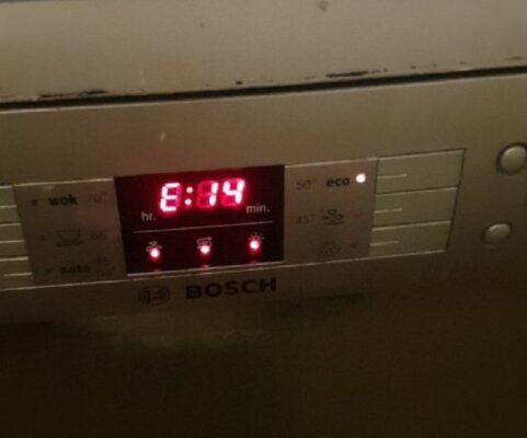 Máy rửa chén Electrolux hiển thị lỗi E14